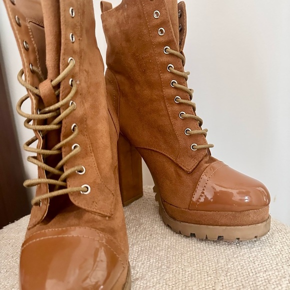 Fashion Nova Tan Heeled Lace-Up Combat Boots US  8.5 - Picture 3 of 8
